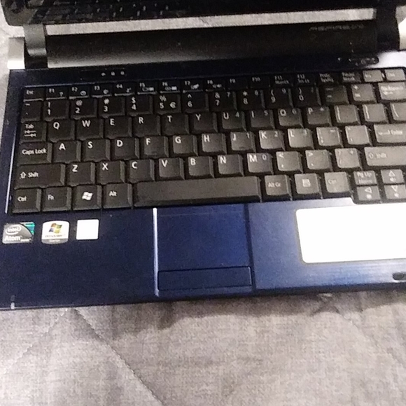 Laptop - Picture 2 of 3